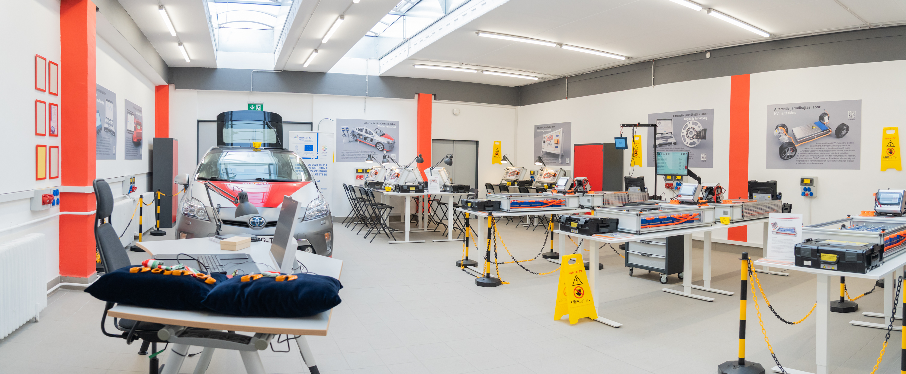 HV battery simulator in an equipped laboratory
