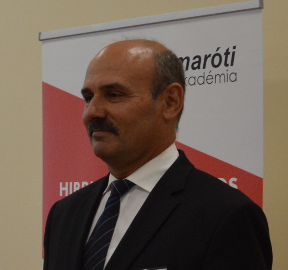 Dr Csaba Varga